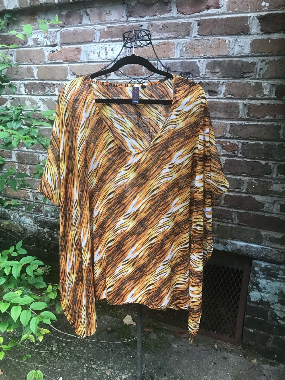 LaModa- ANIMAL PRINT FLOWY KIMONO TUNIC TOP- One Size- NWOT